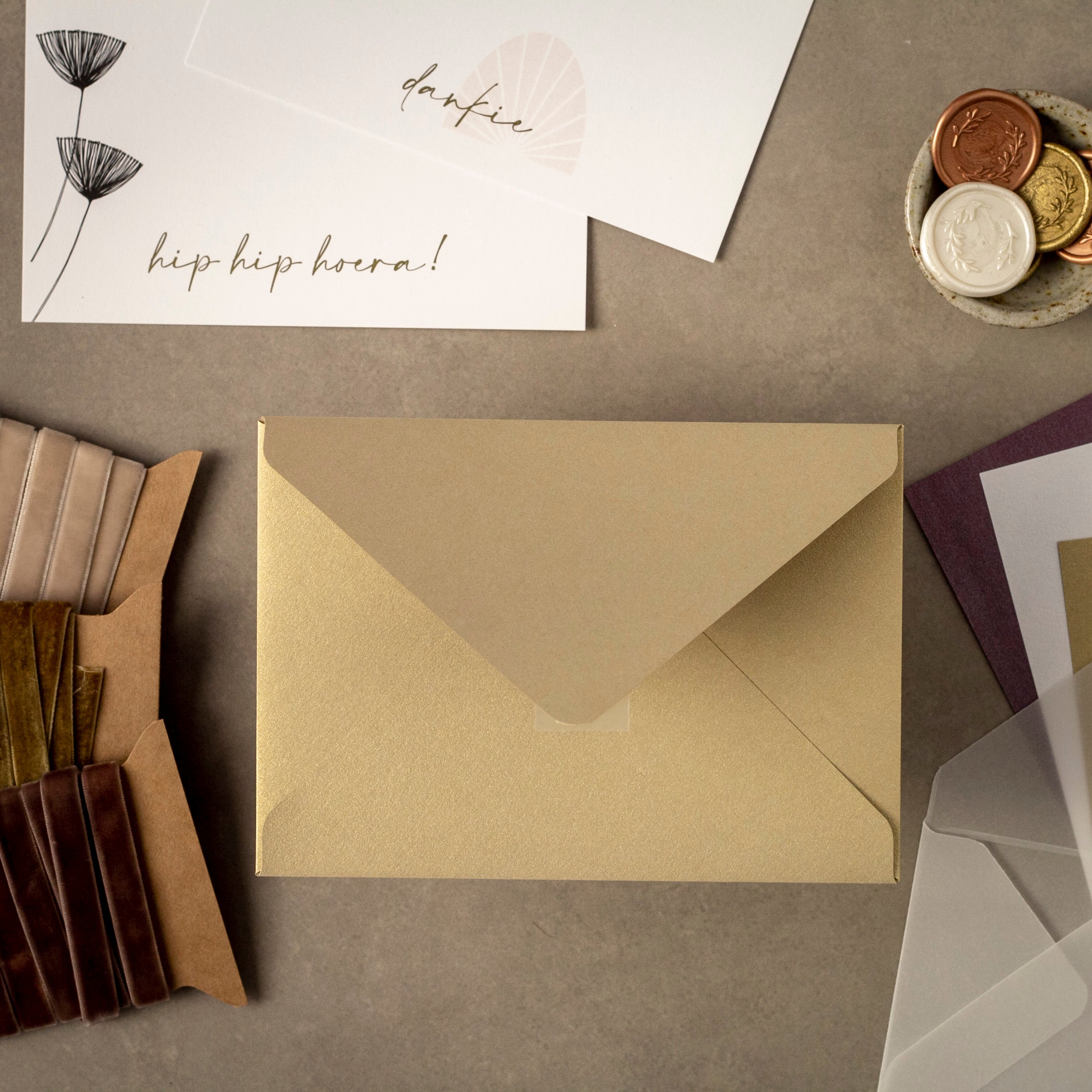 Metallic • Antique Gold