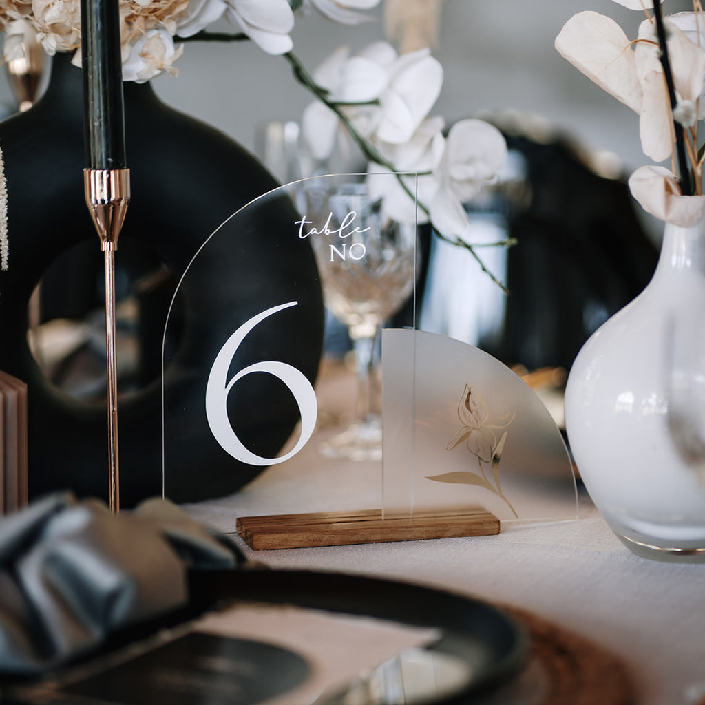 Perspex Table Numbers Table Number on Perspex with Monogram – Geskenke by Dosyne