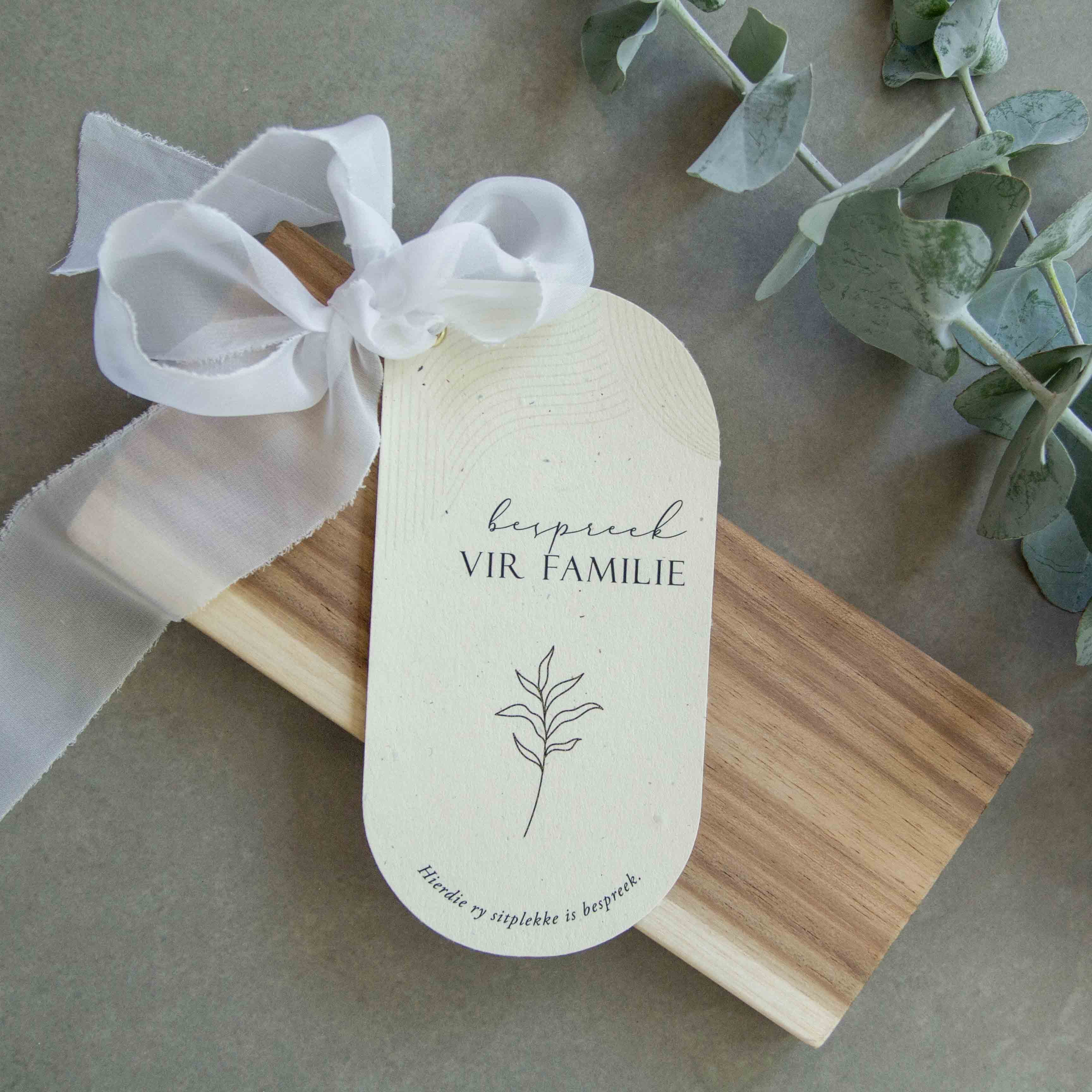 Oval • Reserved Card