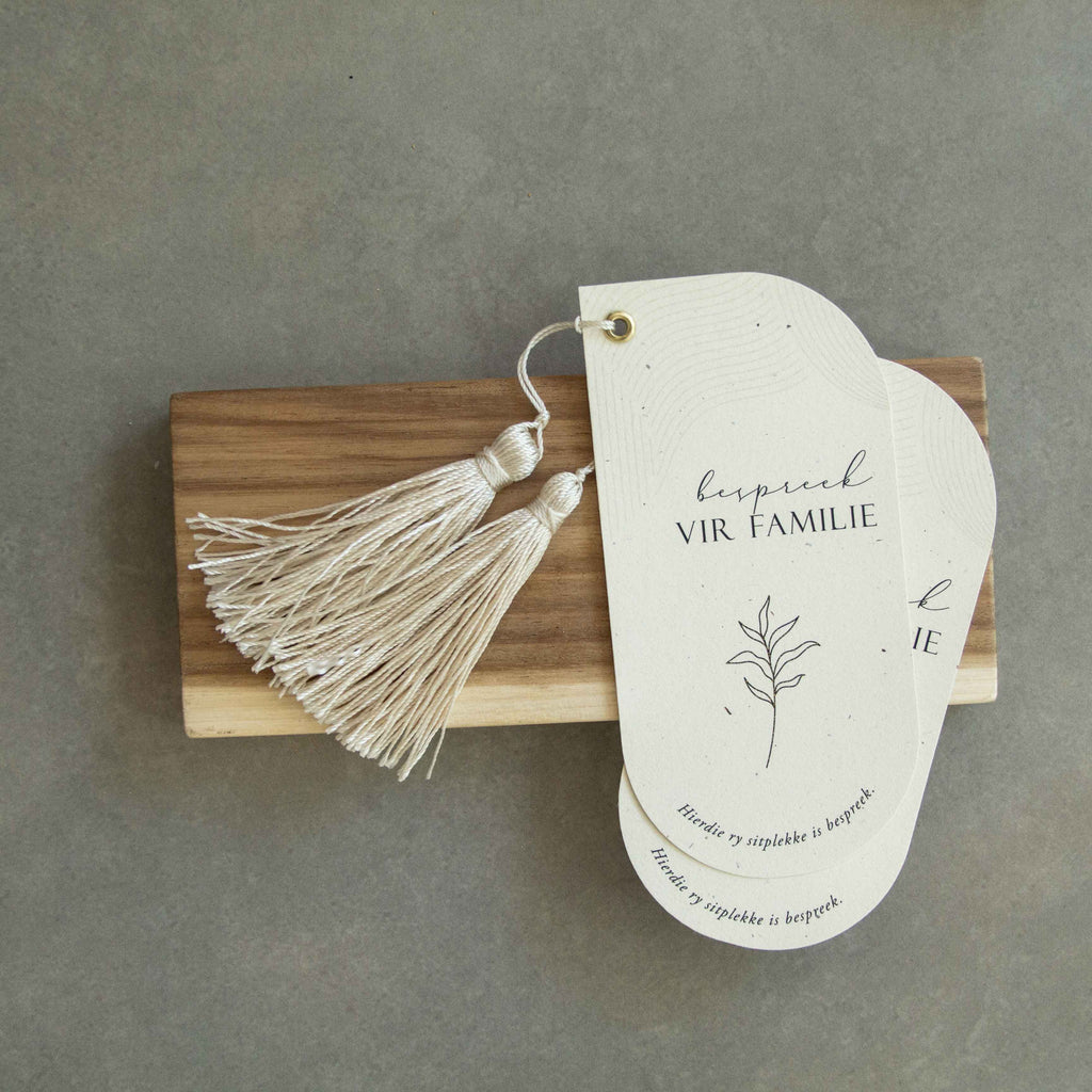 Oval • Reserved Card